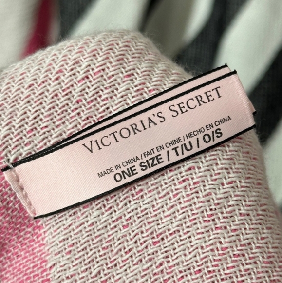 Victoria's Secret Striped Black and White pink Beach towel - Picture 5 of 5